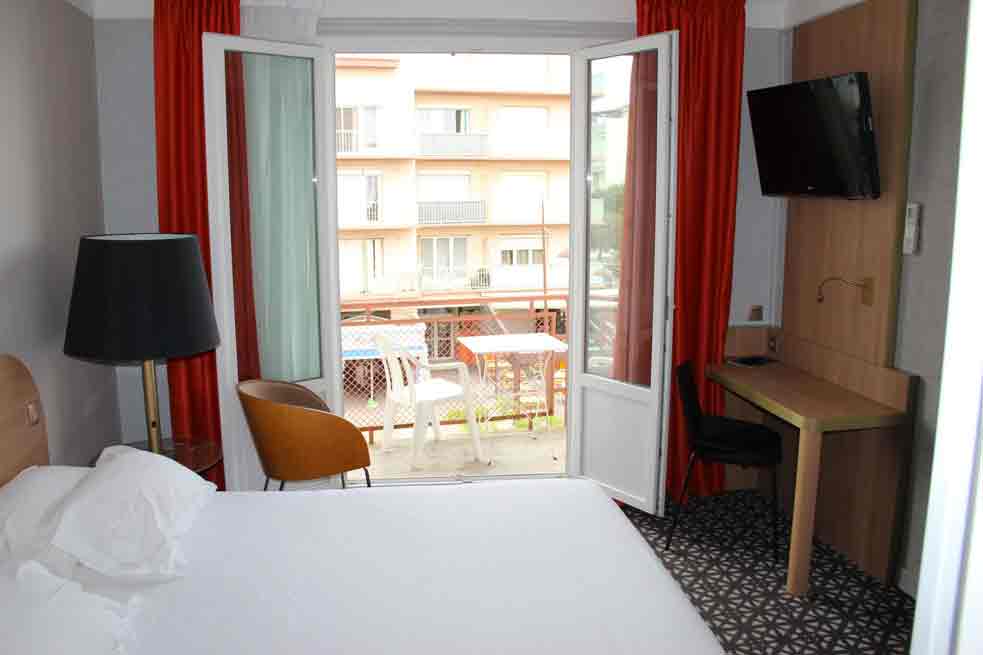 Hotel-beau-rivage-argeles-chambre-balcon